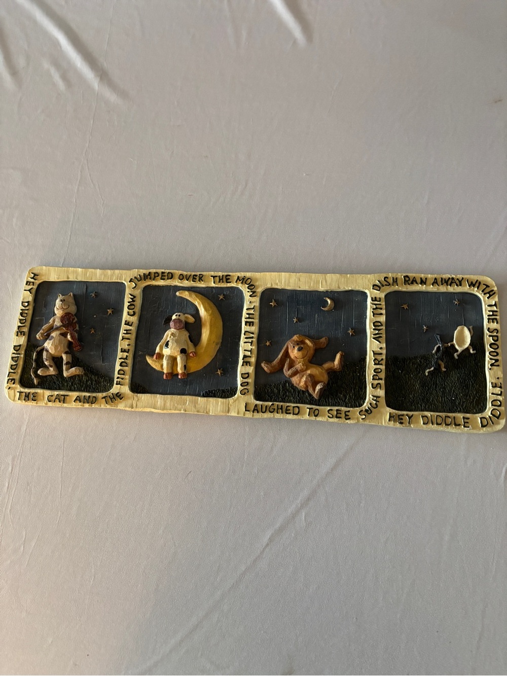 Boyds Bears Hey Diddle Diddle Wall Plaque in Blue and Gold